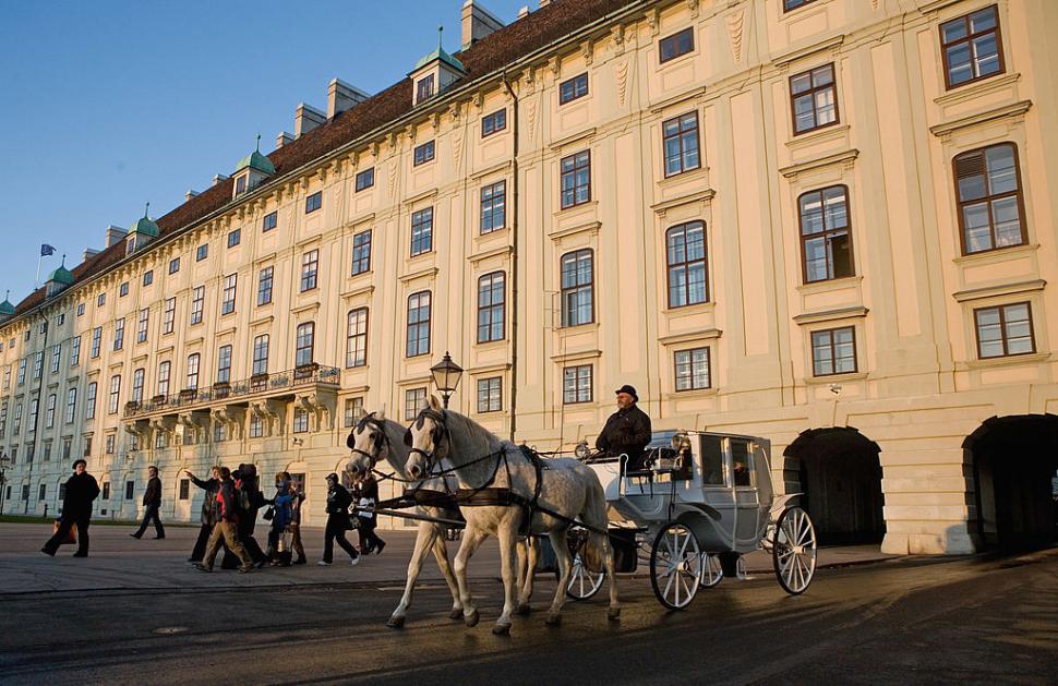 Gluma făcută de Viena. Ca să arate că nu e ”anostă”, a făcut o invitație neobișnuită locuitorilor dintr-un sat scoțian cu nume atipic 1027491