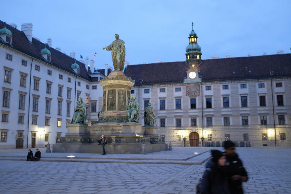 Gluma făcută de Viena. Ca să arate că nu e ”anostă”, a făcut o invitație neobișnuită locuitorilor dintr-un sat scoțian cu nume atipic 1027498