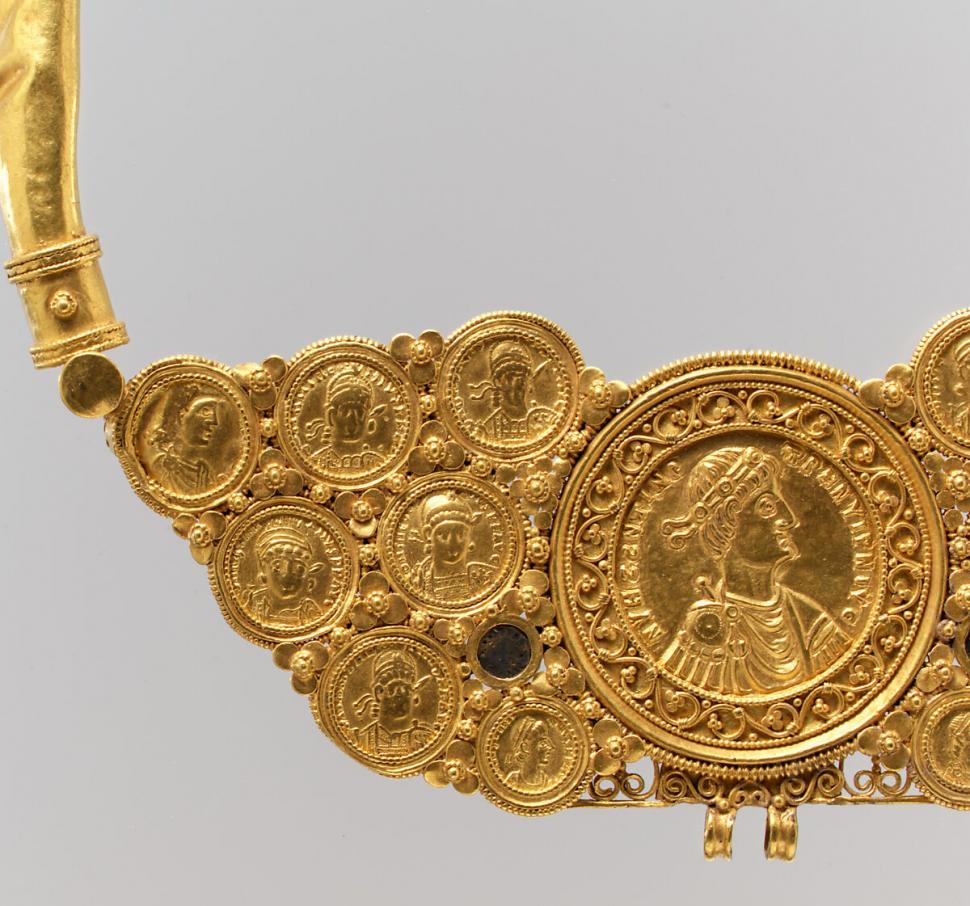 Un colier extrem de valoros, făcut din monede de aur, a fost descoperit în Egipt: „Una dintre cele mai complexe bijuterii” 1026056