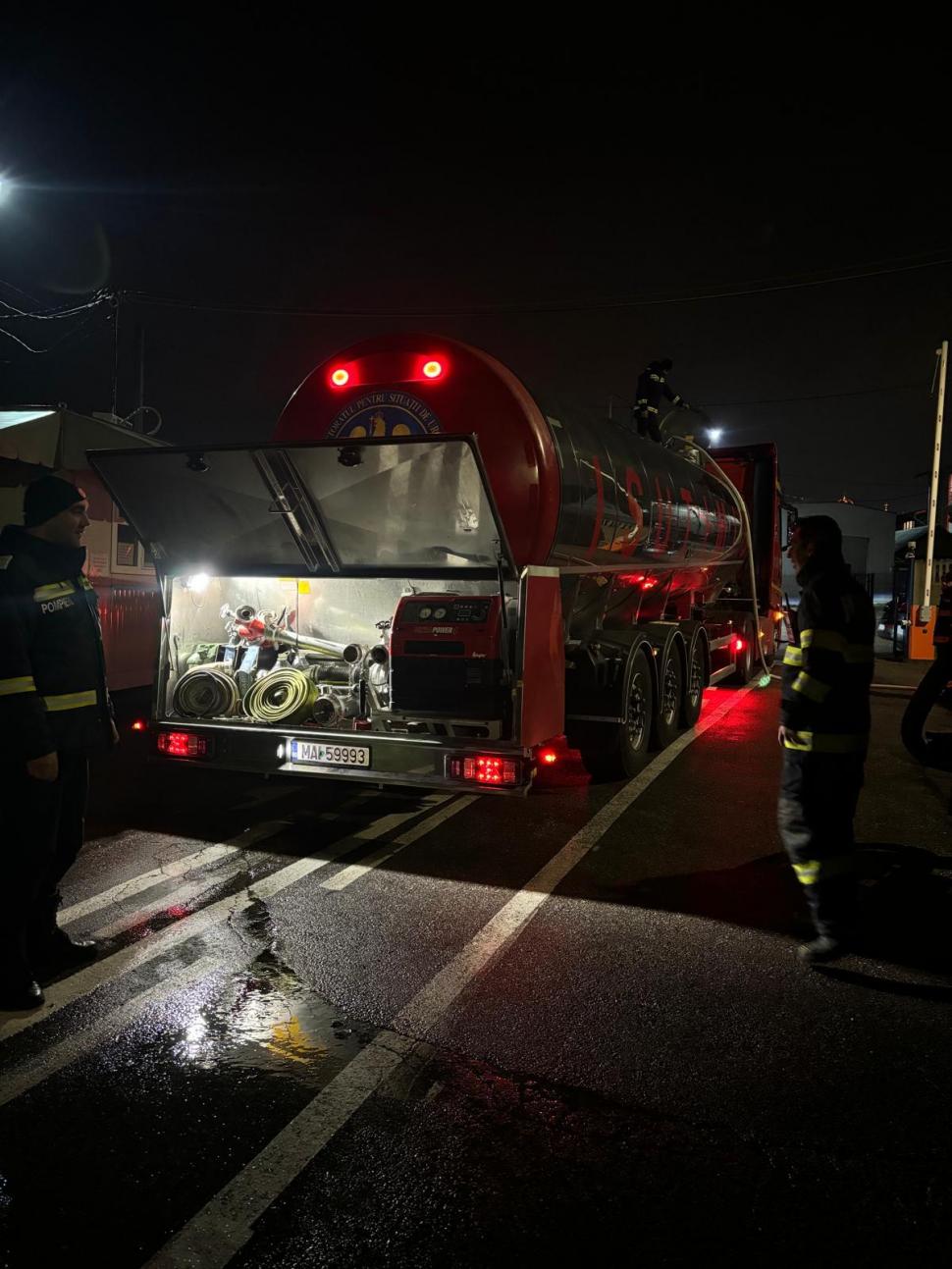 Bolojan: 200.000 de litri de apă din rezerva statului vor ajunge în Prahova și Dâmbovița. Cei care au generat criza trebuie să răspundă 1027693