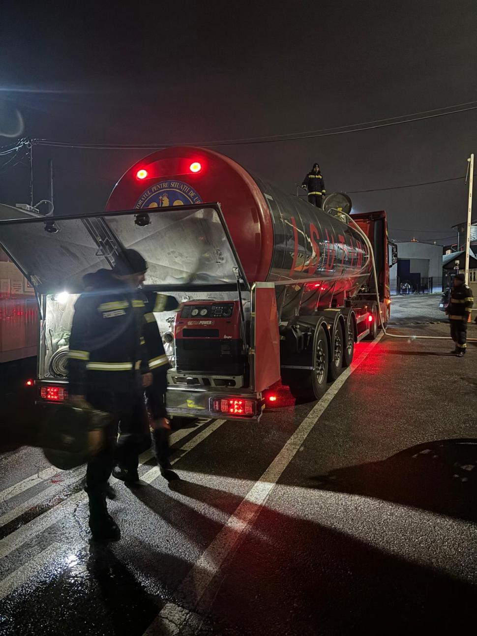 Bolojan: 200.000 de litri de apă din rezerva statului vor ajunge în Prahova și Dâmbovița. Cei care au generat criza trebuie să răspundă 1027695