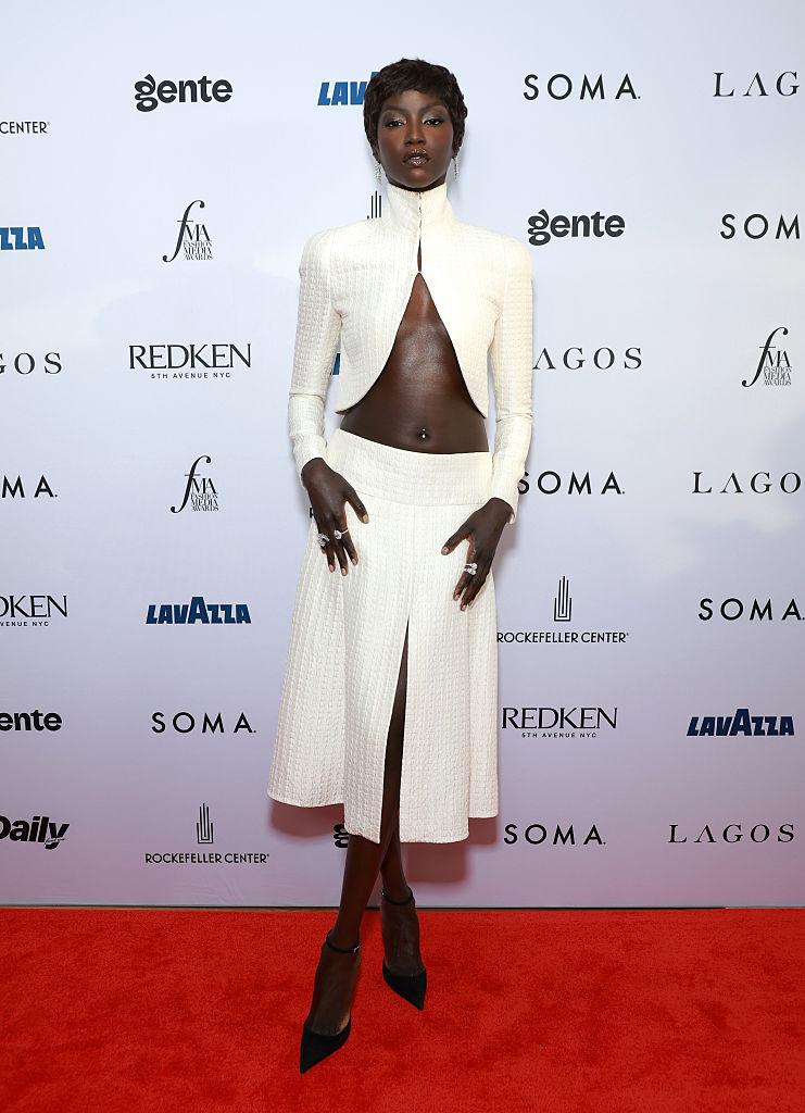 De la refugiată la podiumurile Ralph Lauren și Calvin Klein. Cine este Anok Yai și de ce e ea cel mai influent model al anului 2025 1027641