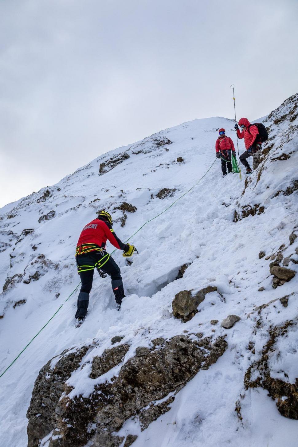 Căutări intense în Bucegi pentru un tânăr britanic dispărut de 8 zile. Plecase singur pe munte spre „casa lui Dracula” 1027978
