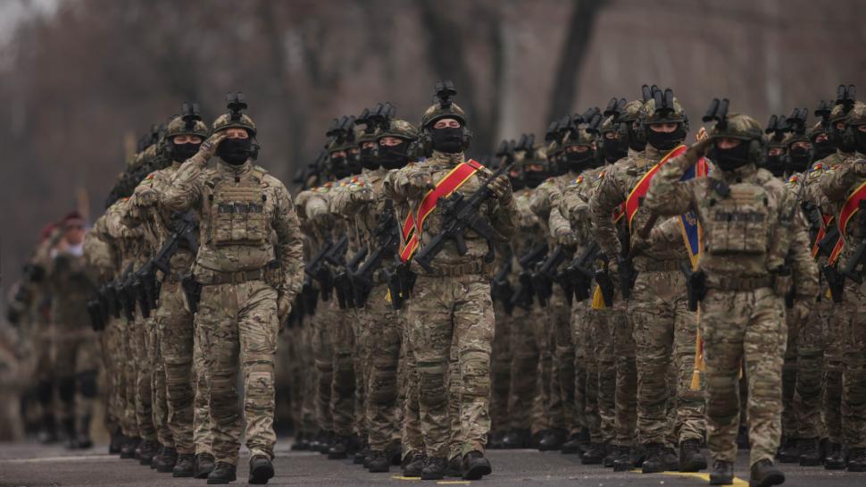 Imagini inedite cu parada din 1 decembrie 2025 de la București: Peste 3.000 de militari români și străini au defilat la Arcul de Triumf 1027837