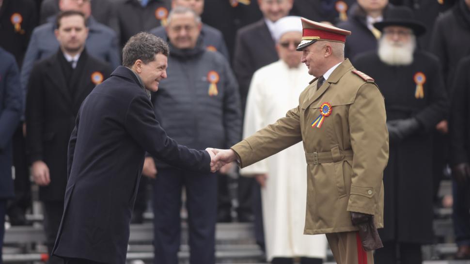 Imagini inedite cu parada din 1 decembrie 2025 de la București: Peste 3.000 de militari români și străini au defilat la Arcul de Triumf 1027844