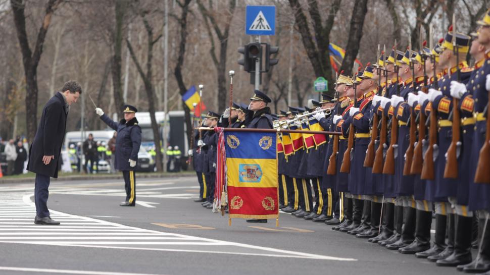 Imagini inedite cu parada din 1 decembrie 2025 de la București: Peste 3.000 de militari români și străini au defilat la Arcul de Triumf 1027845