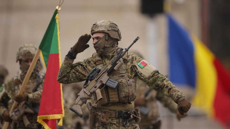 Imagini inedite cu parada din 1 decembrie 2025 de la București: Peste 3.000 de militari români și străini au defilat la Arcul de Triumf 1027850