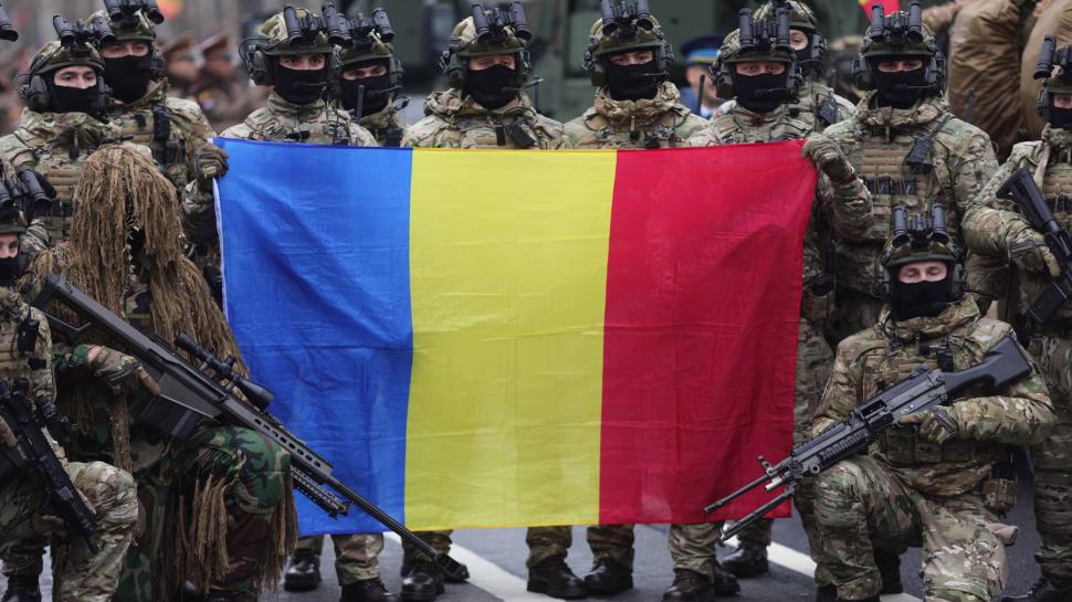 Imagini inedite cu parada din 1 decembrie 2025 de la București: Peste 3.000 de militari români și străini au defilat la Arcul de Triumf 1027851