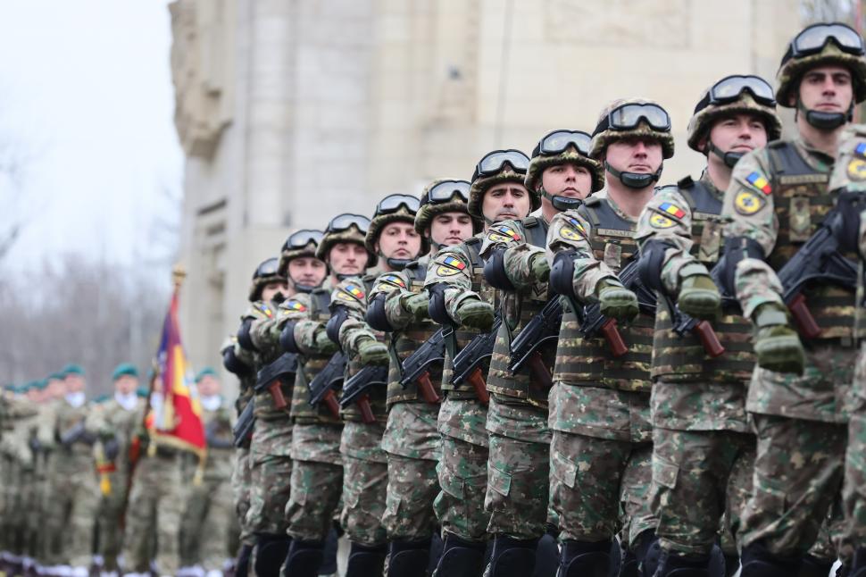 Imagini inedite cu parada din 1 decembrie 2025 de la București: Peste 3.000 de militari români și străini au defilat la Arcul de Triumf 1027857