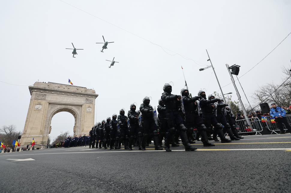 Imagini inedite cu parada din 1 decembrie 2025 de la București: Peste 3.000 de militari români și străini au defilat la Arcul de Triumf 1027861