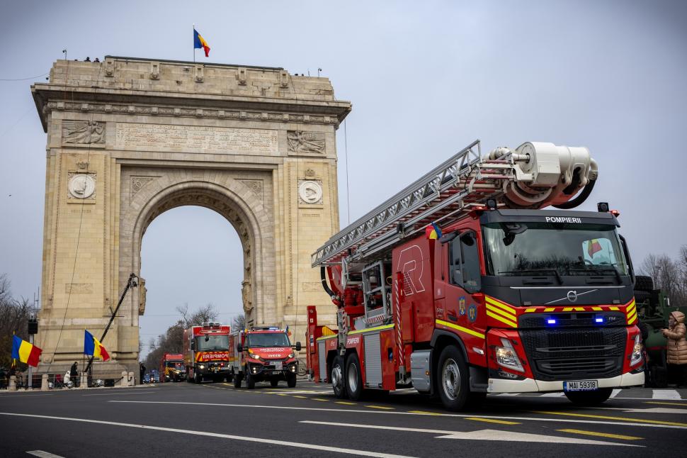 Imagini inedite cu parada din 1 decembrie 2025 de la București: Peste 3.000 de militari români și străini au defilat la Arcul de Triumf 1027937