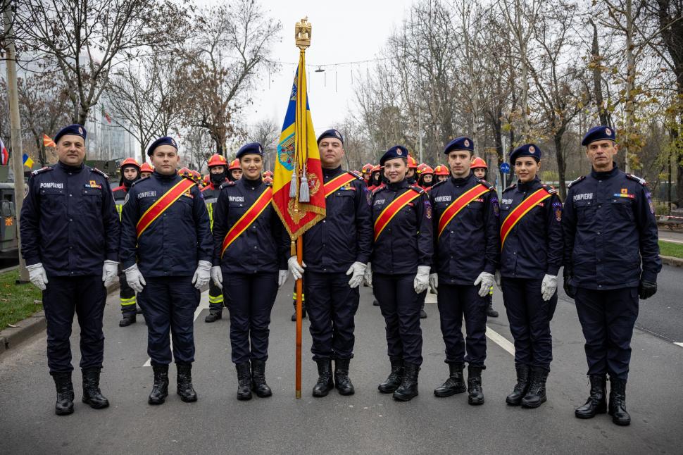 Imagini inedite cu parada din 1 decembrie 2025 de la București: Peste 3.000 de militari români și străini au defilat la Arcul de Triumf 1027938