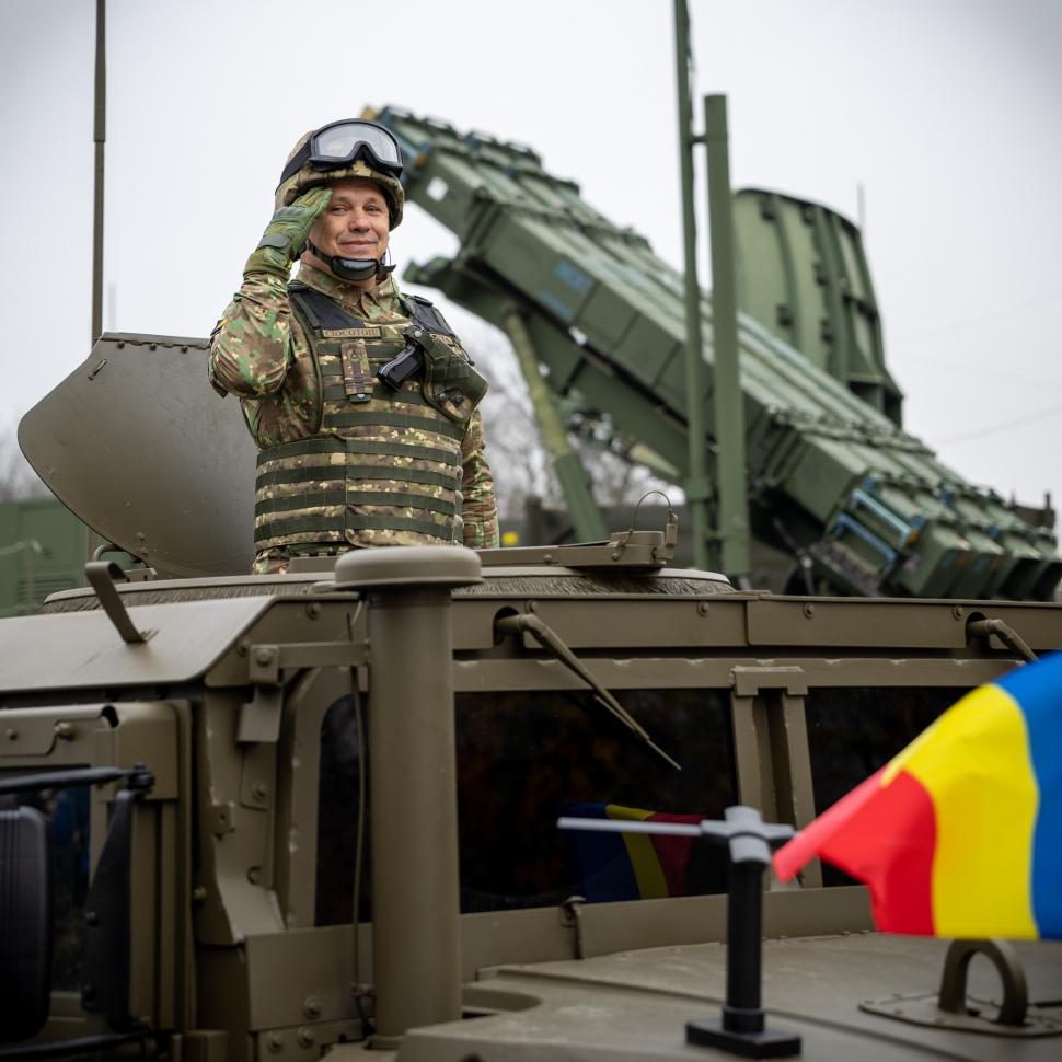 Imagini inedite cu parada din 1 decembrie 2025 de la București: Peste 3.000 de militari români și străini au defilat la Arcul de Triumf 1027943