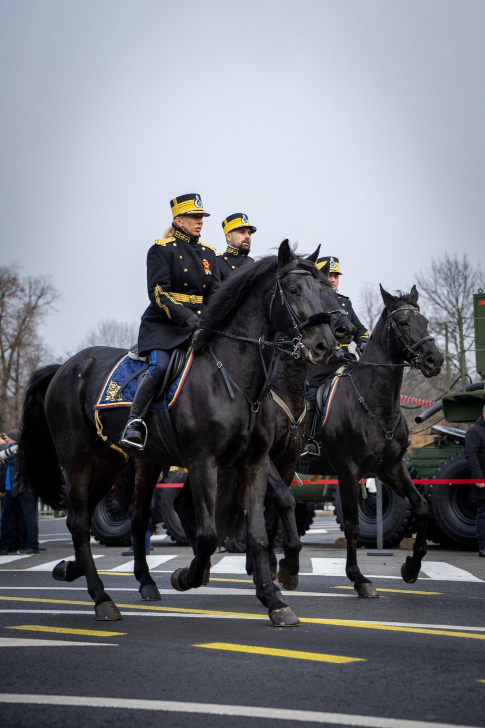 Imagini inedite cu parada din 1 decembrie 2025 de la București: Peste 3.000 de militari români și străini au defilat la Arcul de Triumf 1027947