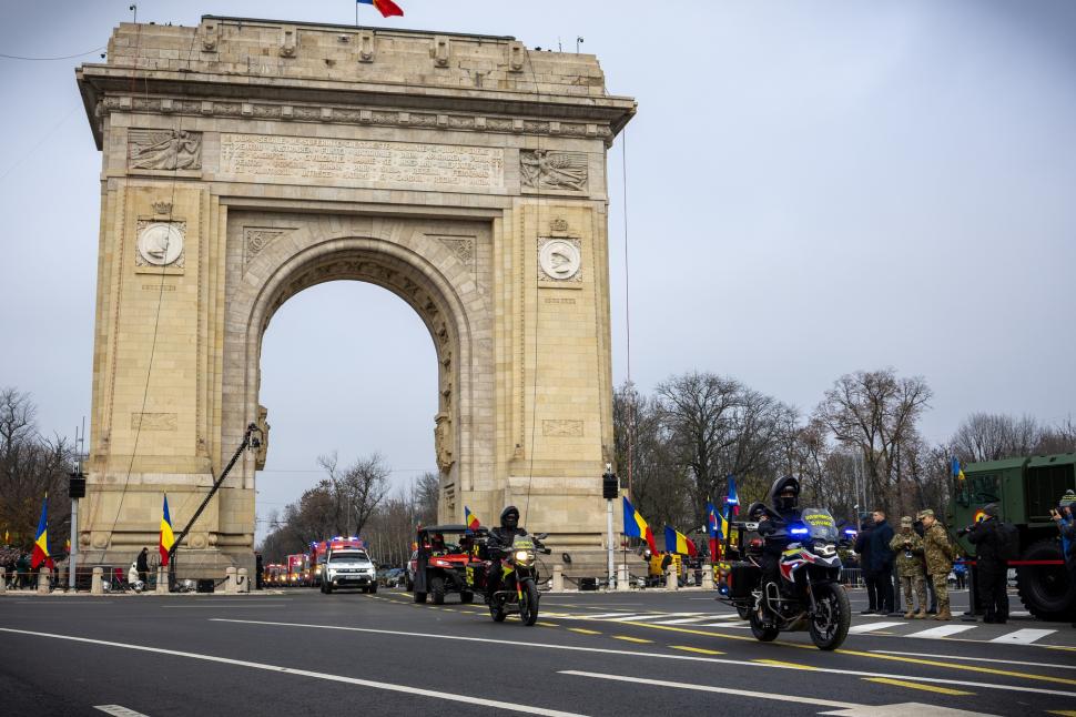 Imagini inedite cu parada din 1 decembrie 2025 de la București: Peste 3.000 de militari români și străini au defilat la Arcul de Triumf 1027951