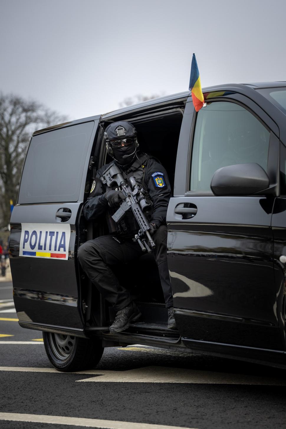 Imagini inedite cu parada din 1 decembrie 2025 de la București: Peste 3.000 de militari români și străini au defilat la Arcul de Triumf 1027954