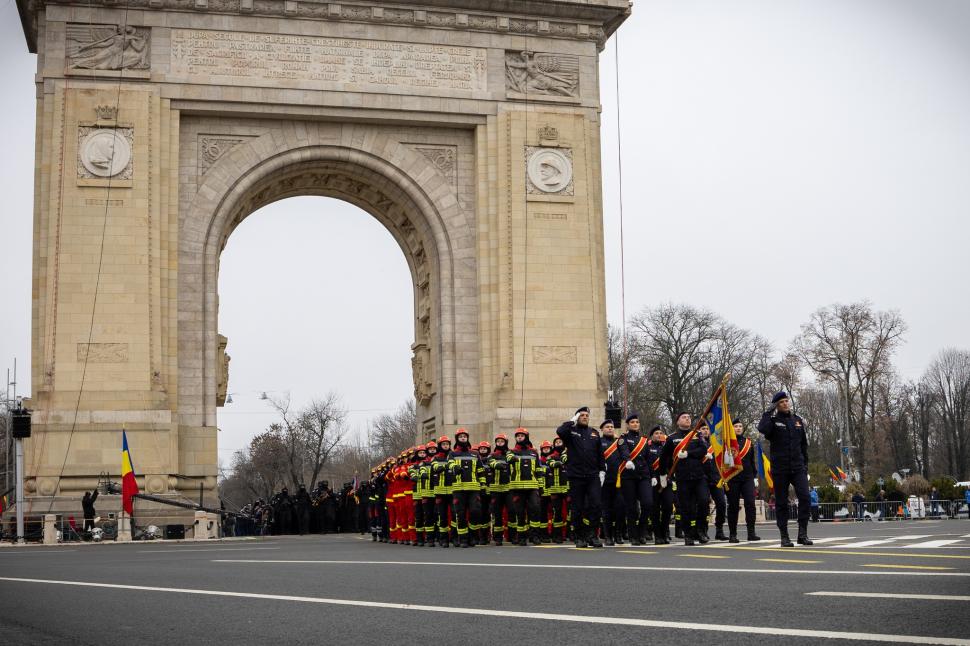 Imagini inedite cu parada din 1 decembrie 2025 de la București: Peste 3.000 de militari români și străini au defilat la Arcul de Triumf 1027957