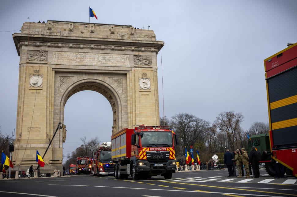 Imagini inedite cu parada din 1 decembrie 2025 de la București: Peste 3.000 de militari români și străini au defilat la Arcul de Triumf 1027959