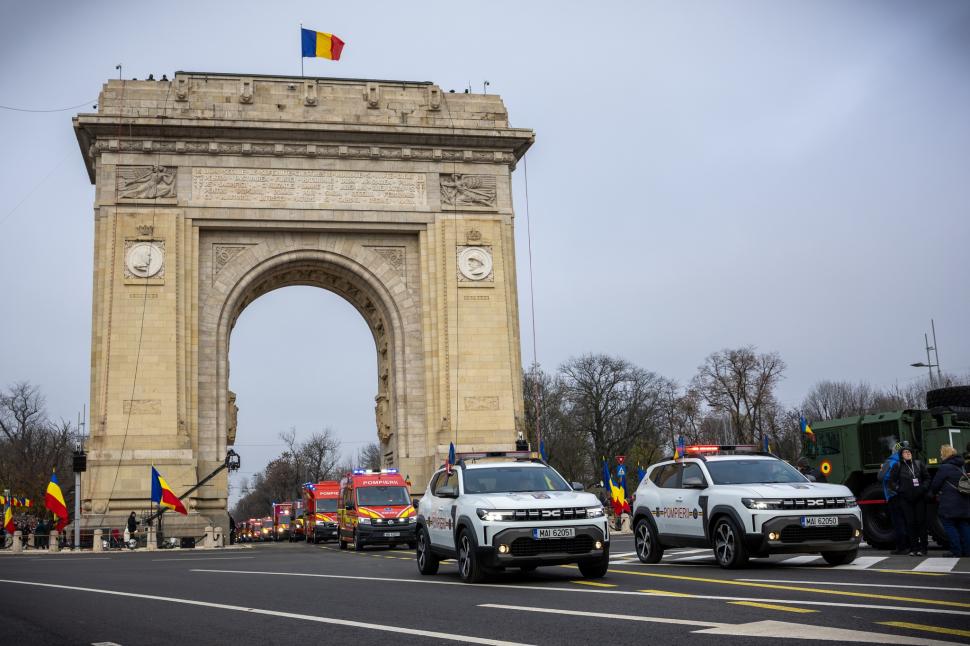 Imagini inedite cu parada din 1 decembrie 2025 de la București: Peste 3.000 de militari români și străini au defilat la Arcul de Triumf 1027960