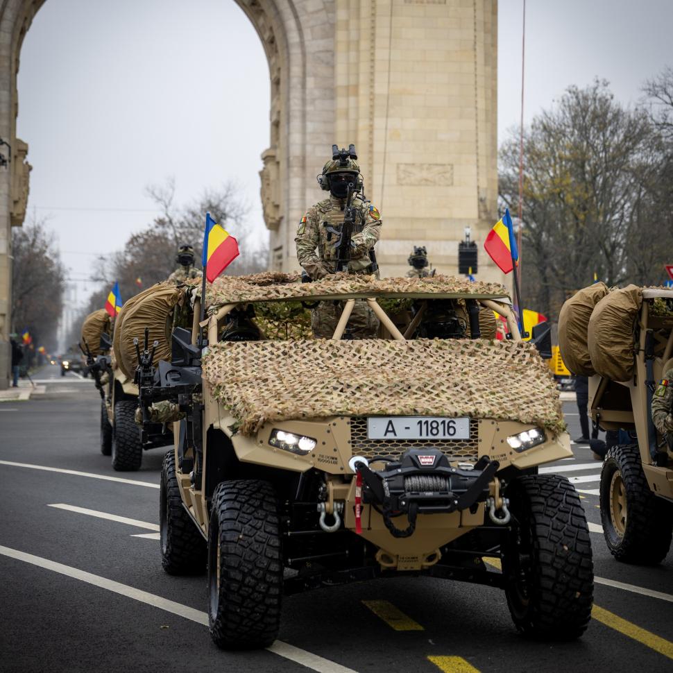Imagini inedite cu parada din 1 decembrie 2025 de la București: Peste 3.000 de militari români și străini au defilat la Arcul de Triumf 1027961