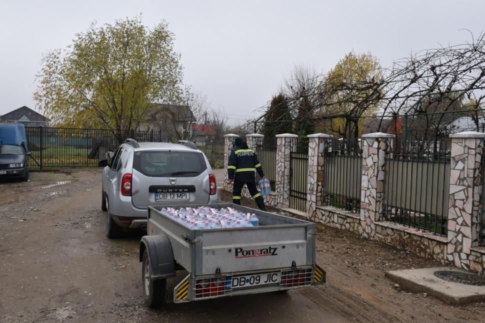 Criză de apă în trei județe. 31.000 de litri de apă potabilă au fost distribuiți de ISU. Oamenii au primit și apă menajeră 1028350