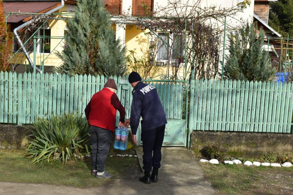 Criză de apă în trei județe. 31.000 de litri de apă potabilă au fost distribuiți de ISU. Oamenii au primit și apă menajeră 1028354