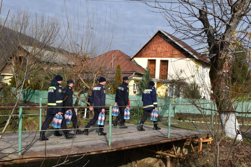 Criză de apă în trei județe. 31.000 de litri de apă potabilă au fost distribuiți de ISU. Oamenii au primit și apă menajeră 1028357