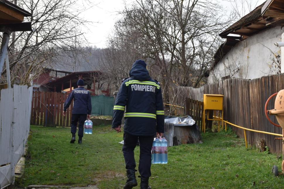 Criză de apă în trei județe. 31.000 de litri de apă potabilă au fost distribuiți de ISU. Oamenii au primit și apă menajeră 1028358