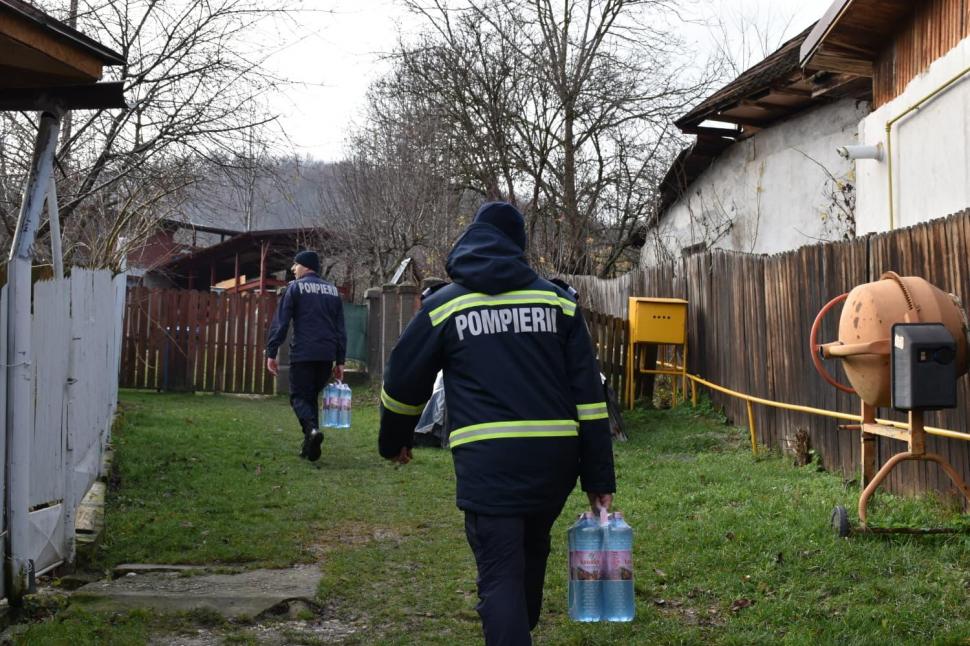 Criză de apă în trei județe. 31.000 de litri de apă potabilă au fost distribuiți de ISU. Oamenii au primit și apă menajeră 1028360