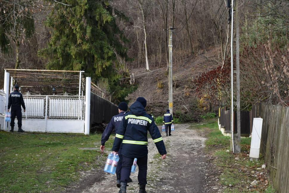 Criză de apă în trei județe. 31.000 de litri de apă potabilă au fost distribuiți de ISU. Oamenii au primit și apă menajeră 1028362