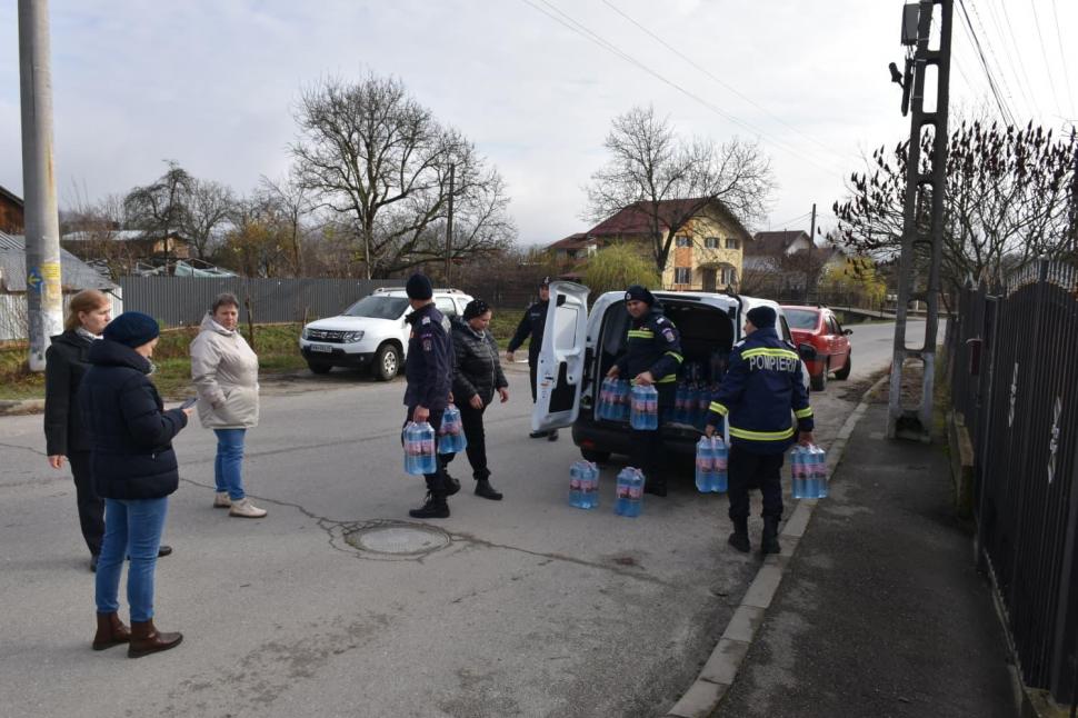 Criză de apă în trei județe. 31.000 de litri de apă potabilă au fost distribuiți de ISU. Oamenii au primit și apă menajeră 1028364