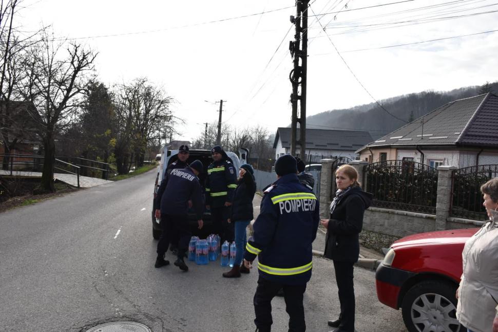 Criză de apă în trei județe. 31.000 de litri de apă potabilă au fost distribuiți de ISU. Oamenii au primit și apă menajeră 1028365