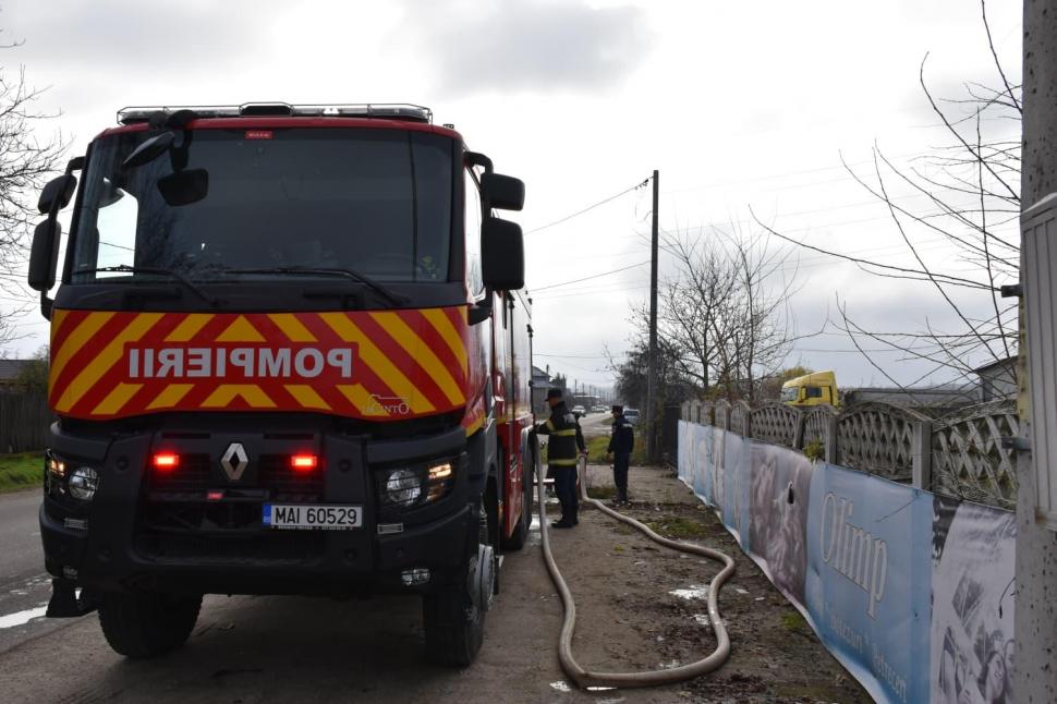 Criză de apă în trei județe. 31.000 de litri de apă potabilă au fost distribuiți de ISU. Oamenii au primit și apă menajeră 1028366