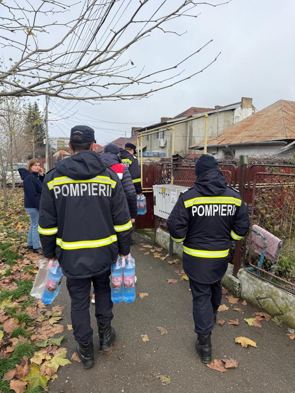 Criză de apă în trei județe. 31.000 de litri de apă potabilă au fost distribuiți de ISU. Oamenii au primit și apă menajeră 1028367