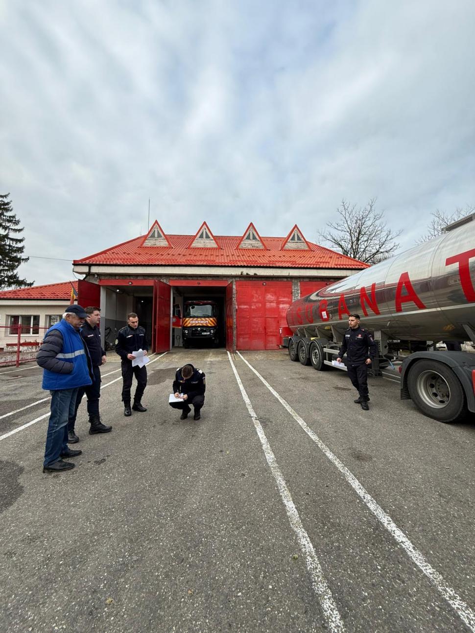 Criză de apă în trei județe. 31.000 de litri de apă potabilă au fost distribuiți de ISU. Oamenii au primit și apă menajeră 1028372