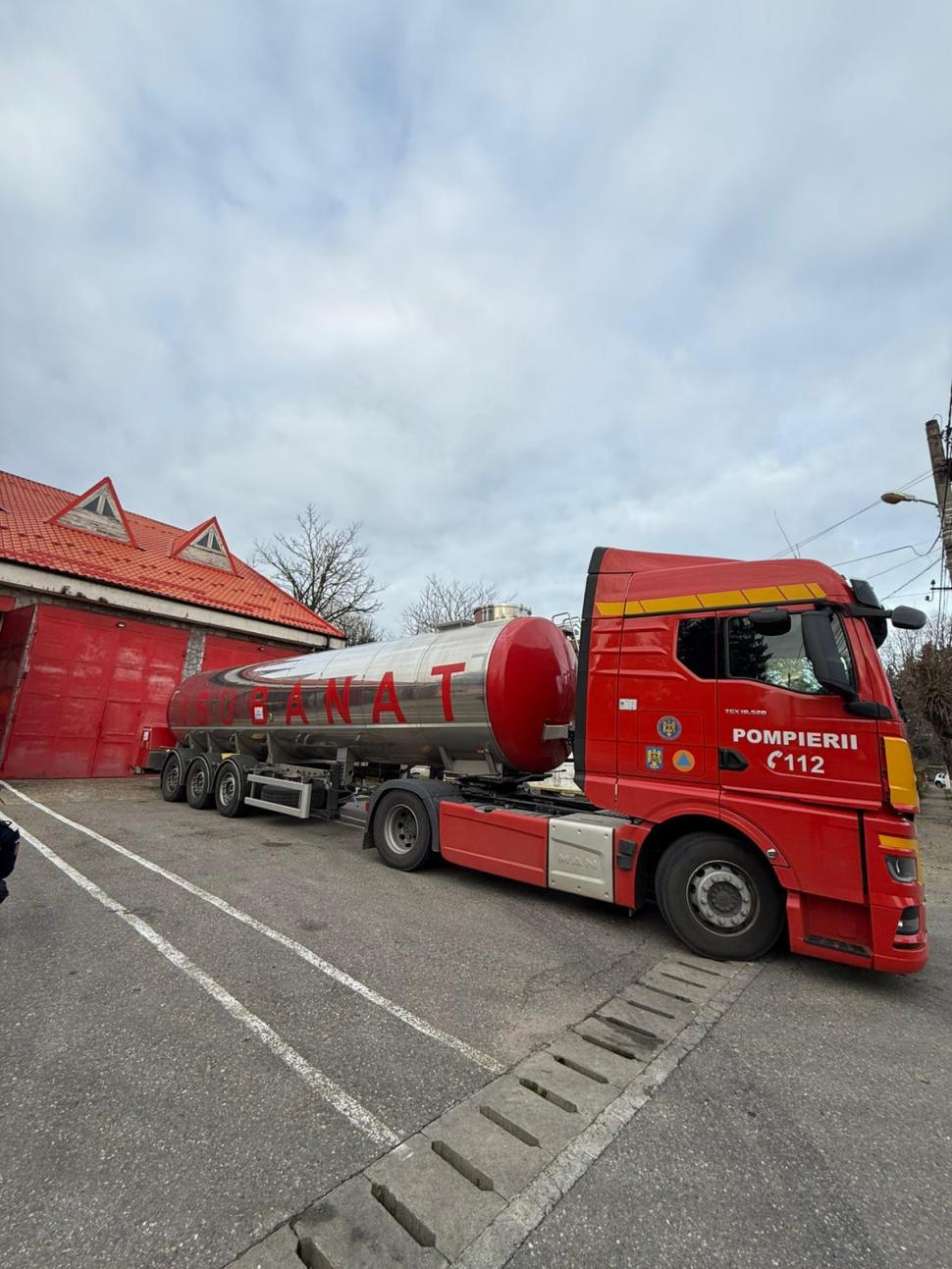 Criză de apă în trei județe. 31.000 de litri de apă potabilă au fost distribuiți de ISU. Oamenii au primit și apă menajeră 1028373