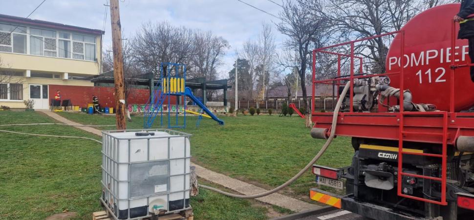 Criză de apă în trei județe. 31.000 de litri de apă potabilă au fost distribuiți de ISU. Oamenii au primit și apă menajeră 1028374