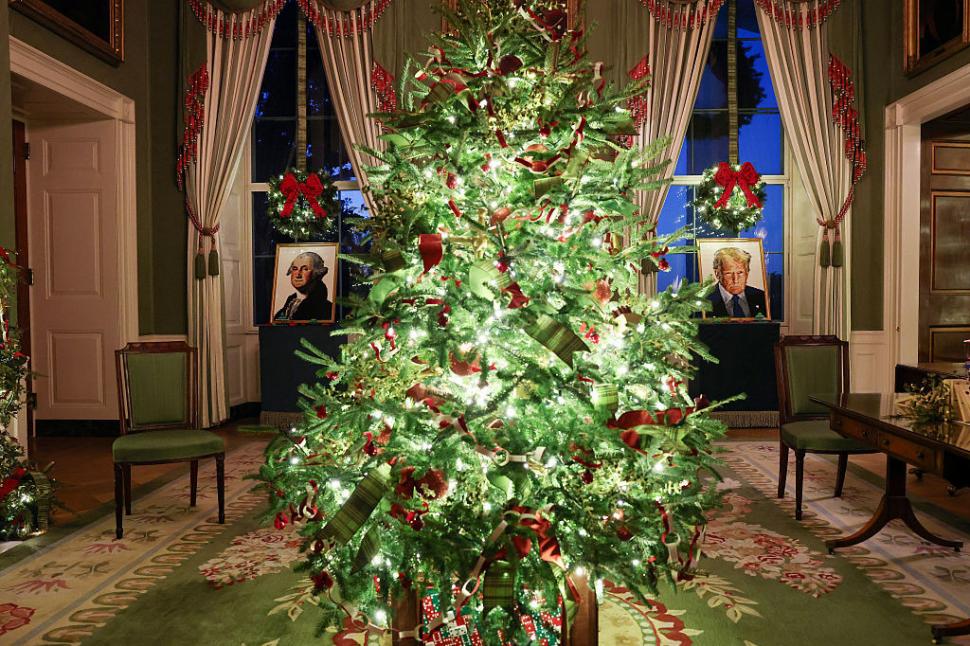 Melania Trump a dezvăluit decorațiunile de Crăciun de anul acesta de la Casa Albă. Bradul a trebuit mutat din cauza demolărilor 1028074