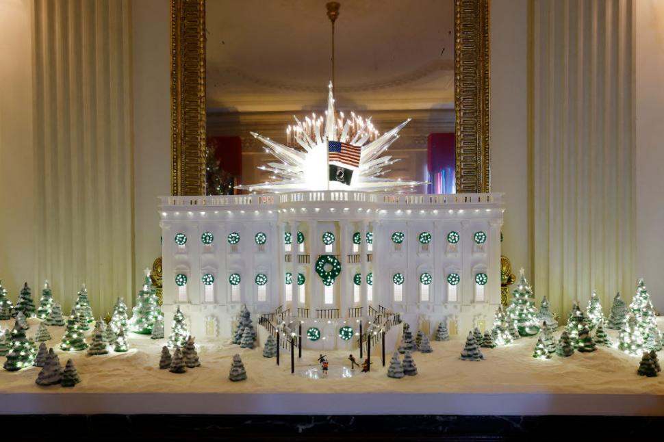 Melania Trump a dezvăluit decorațiunile de Crăciun de anul acesta de la Casa Albă. Bradul a trebuit mutat din cauza demolărilor 1028082