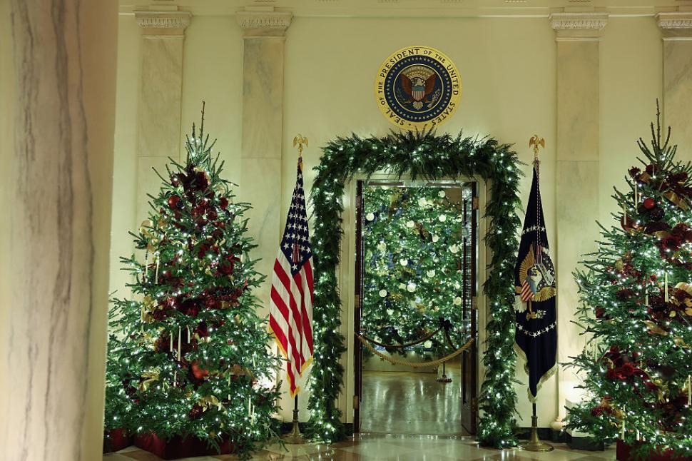 Melania Trump a dezvăluit decorațiunile de Crăciun de anul acesta de la Casa Albă. Bradul a trebuit mutat din cauza demolărilor 1028087