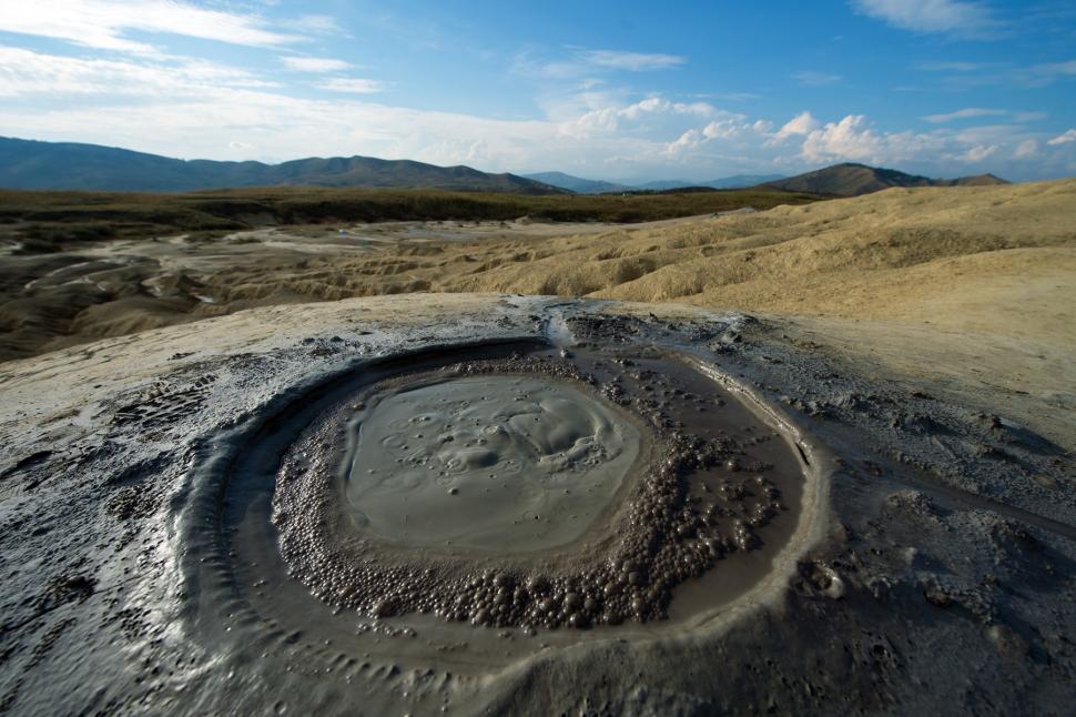 Nămolul de la Vulcanii Noroioși este trimis la analize. Rezultatul este esențial pentru locuitorii din zonă 1028156