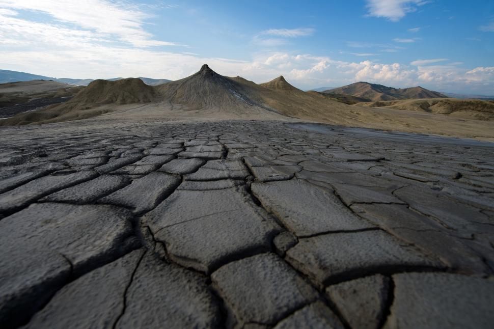 Nămolul de la Vulcanii Noroioși este trimis la analize. Rezultatul este esențial pentru locuitorii din zonă 1028159
