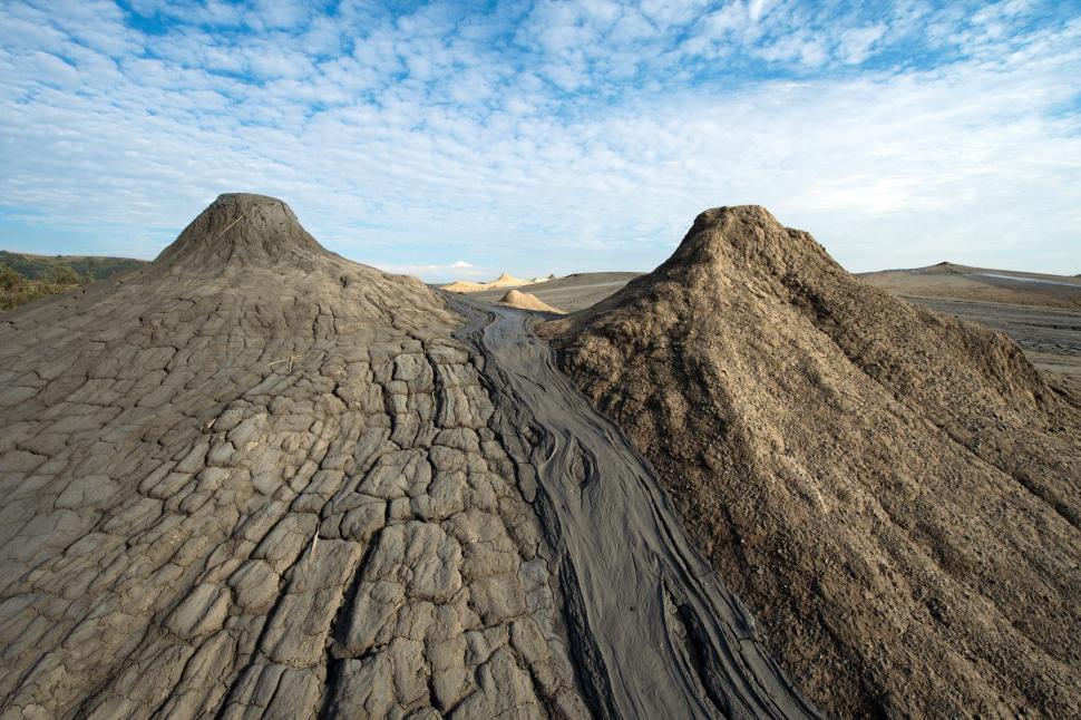 Nămolul de la Vulcanii Noroioși este trimis la analize. Rezultatul este esențial pentru locuitorii din zonă 1028161