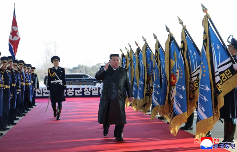 Pentru tinerii din Coreea de Nord, Kim Jong Un este un „fashion icon”. Ce se vinde acum ca pâinea caldă la Phenian 1028256