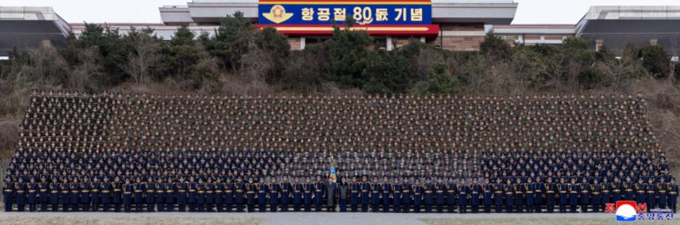 Pentru tinerii din Coreea de Nord, Kim Jong Un este un „fashion icon”. Ce se vinde acum ca pâinea caldă la Phenian 1028260