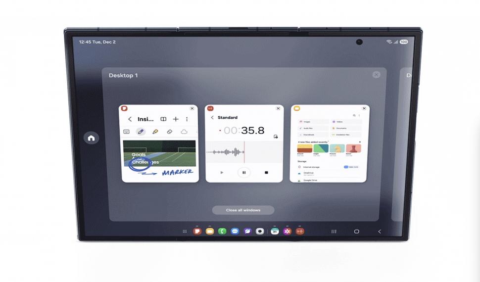 Cel mai mare smartphone pliabil cu trei ecrane a fost dezvăluit: Pe tableta care devine telefon se pot folosi trei aplicații simultan 1028500