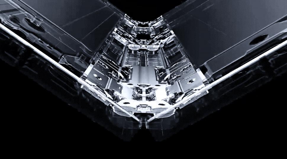 Cel mai mare smartphone pliabil cu trei ecrane a fost dezvăluit: Pe tableta care devine telefon se pot folosi trei aplicații simultan 1028502