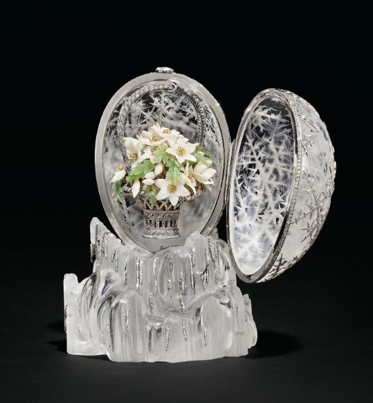 Cum arată în detaliu oul Fabergé rar, care a fost vândut la licitație la un preț record. Bijuteria Romanovilor are 4.500 de diamante 1028391