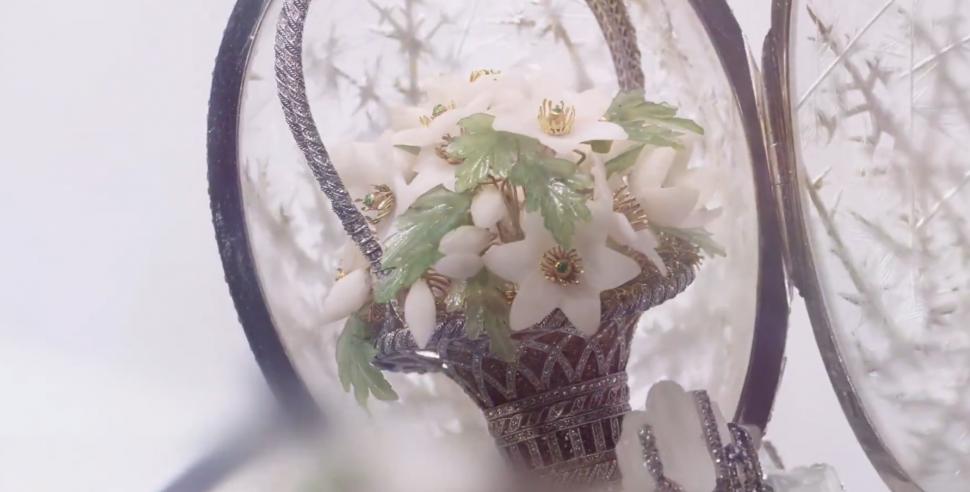 Cum arată în detaliu oul Fabergé rar, care a fost vândut la licitație la un preț record. Bijuteria Romanovilor are 4.500 de diamante 1028393