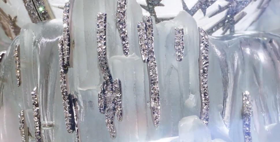 Cum arată în detaliu oul Fabergé rar, care a fost vândut la licitație la un preț record. Bijuteria Romanovilor are 4.500 de diamante 1028401